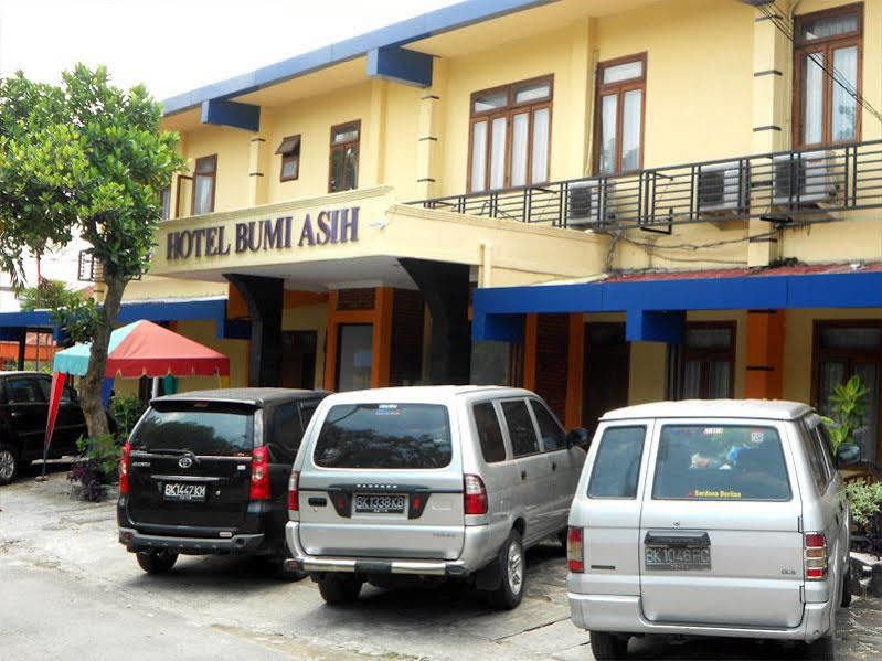 OYO 1030 Hotel Bumi Asih Medan Exterior foto