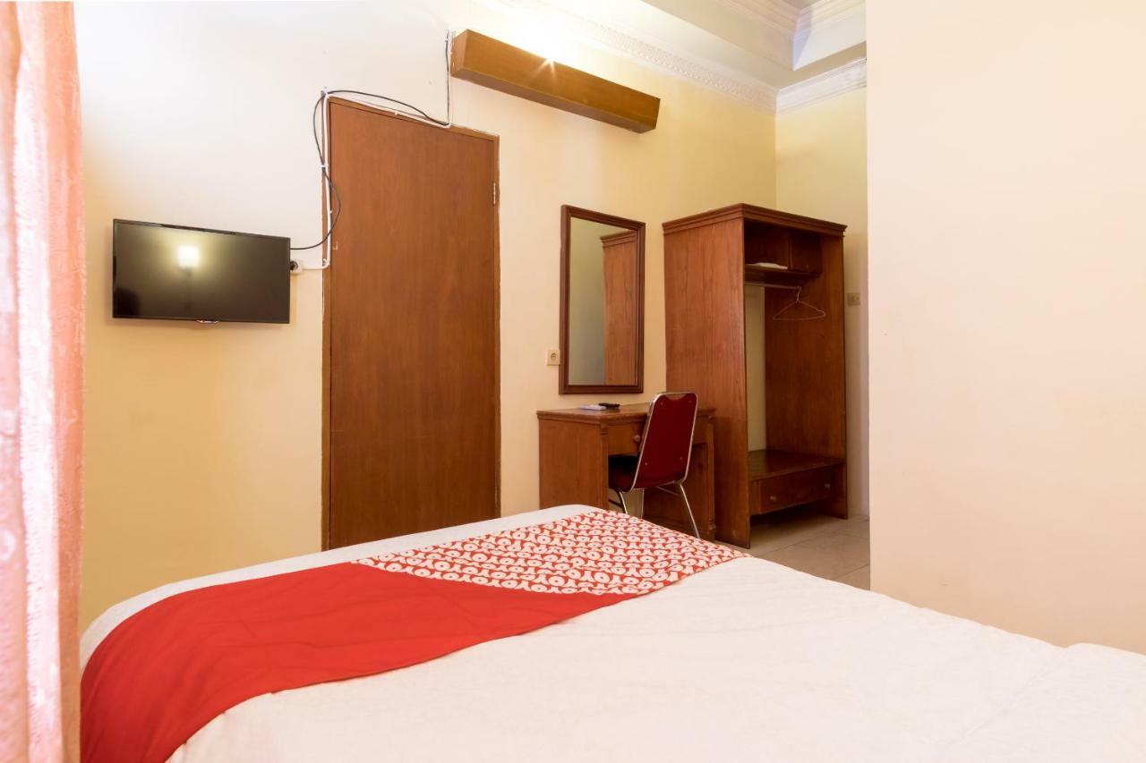 OYO 1030 Hotel Bumi Asih Medan Exterior foto