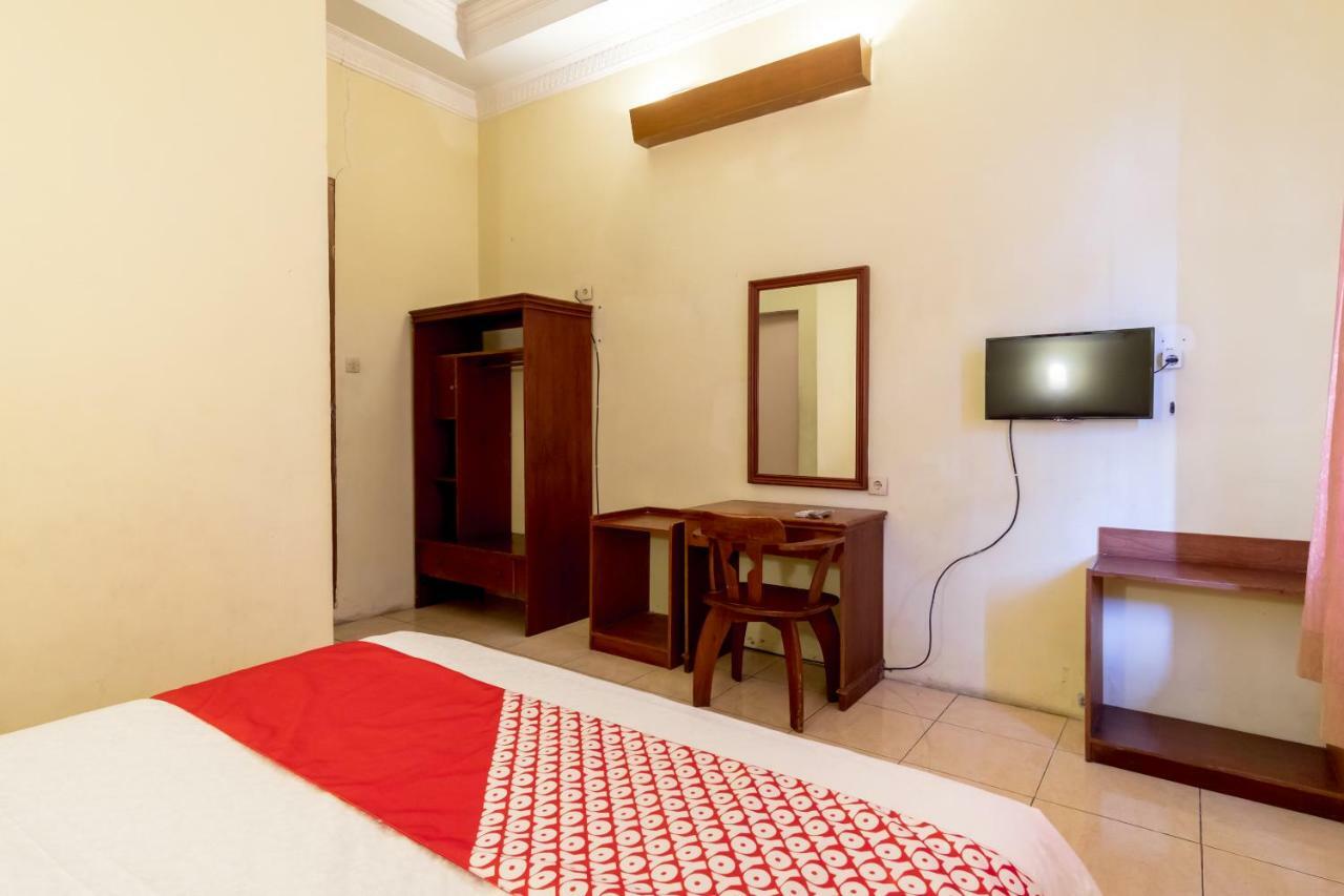 OYO 1030 Hotel Bumi Asih Medan Exterior foto