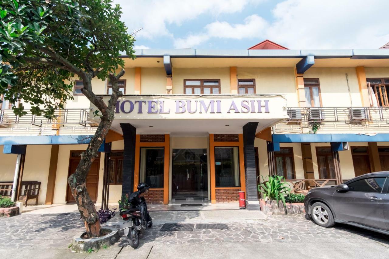 OYO 1030 Hotel Bumi Asih Medan Exterior foto